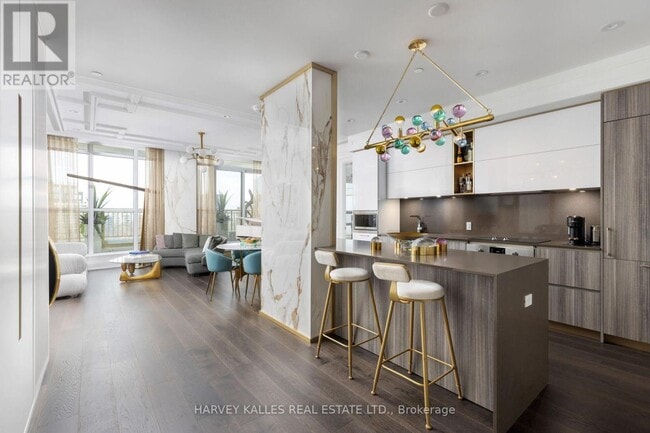 Photo - 151 Avenue Rd Unit 805