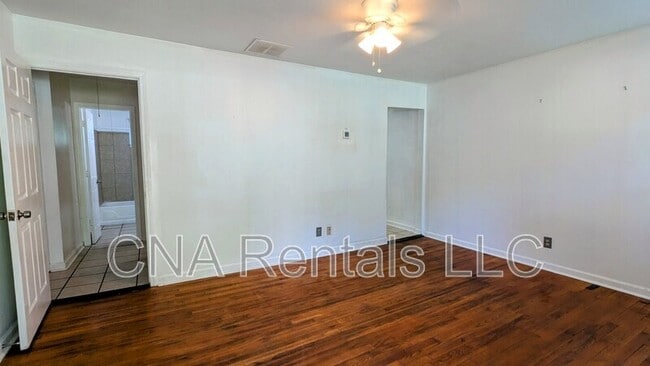 Photo - 370 Roosevelt Cir NE