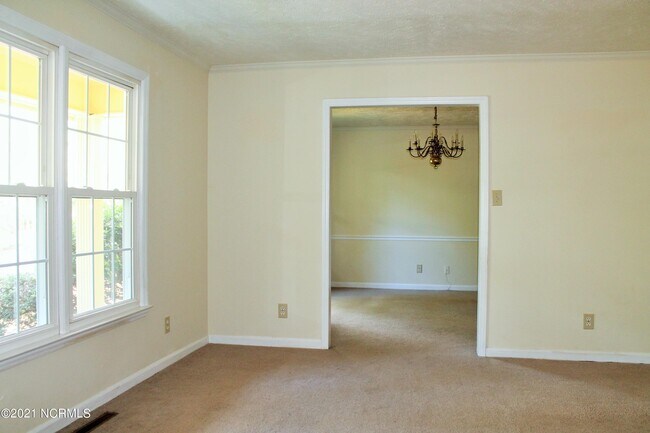 Photo - 315 Stoneyfield Dr