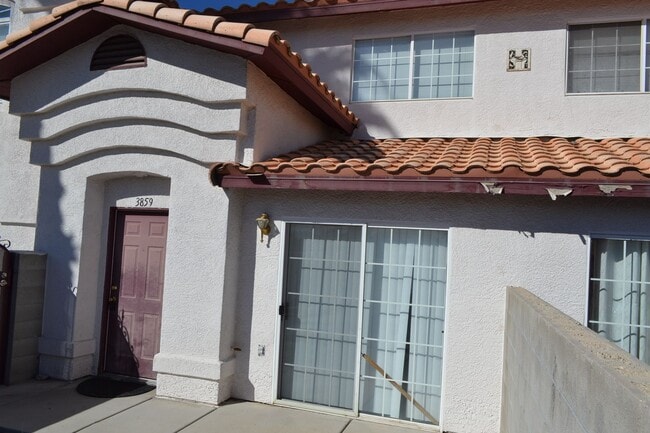 Photo - SW - ROOMY 3 BEDROOM 2.5 BATH TOWNHOME - 8...