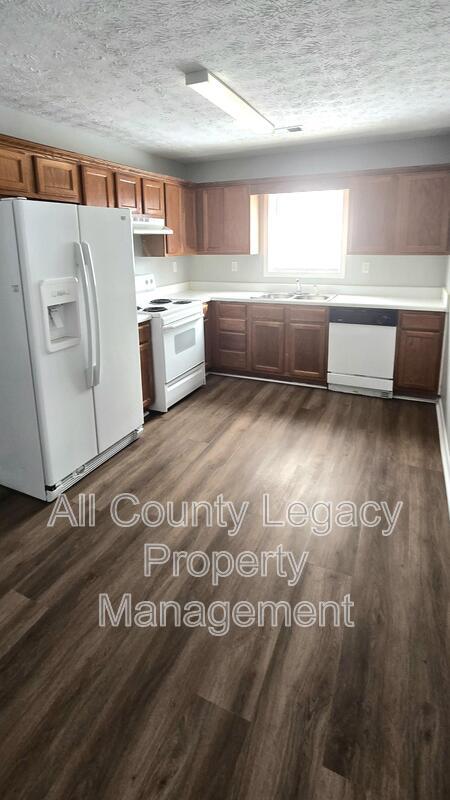 Photo - 700 Rosehip Ln Unit B
