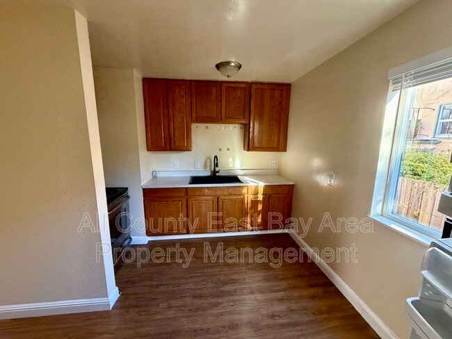 Photo - 1411 Parker St Unit 1