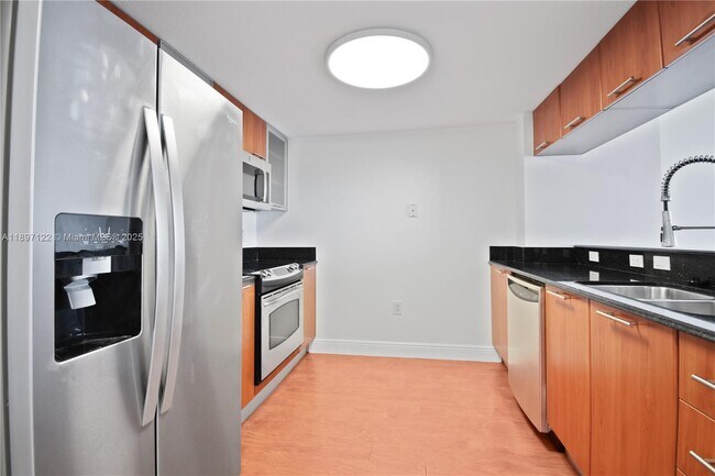 Photo - 1800 N Bayshore Dr Unidad 2208