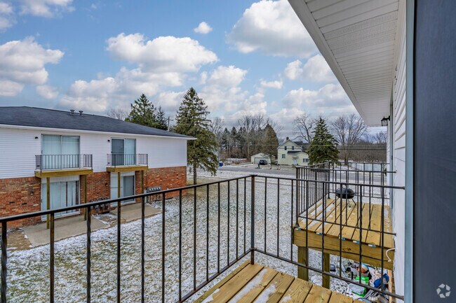 2BR, 1BA - 800SF -