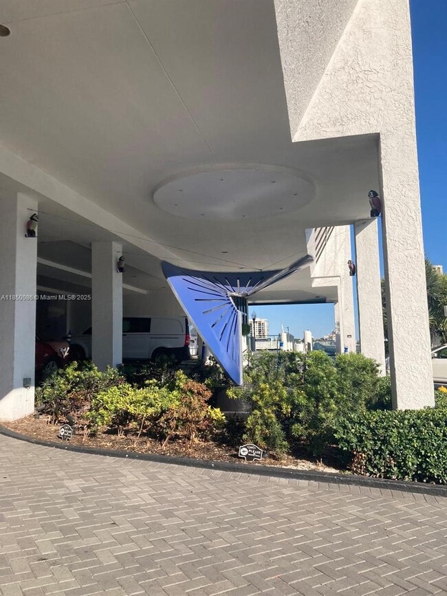 Photo - 555 NE 15th St Unidad 25G