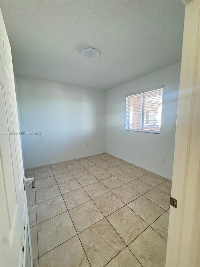 Photo - 930 SW 129th Pl Unit 401