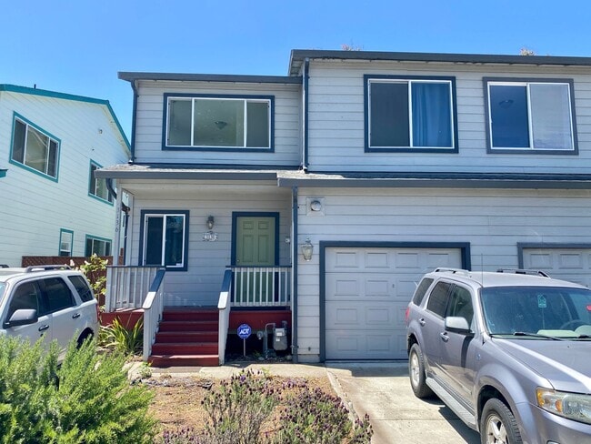 Building Photo - Spacious 3 Bedroom, 2.5 Bathroom Marina To... Rental