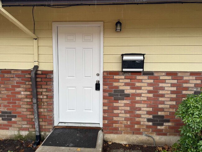 Photo - This 2 bed, 1 bath duplex unit offers convenient access to Berrydale and Harrison Parks and withi...