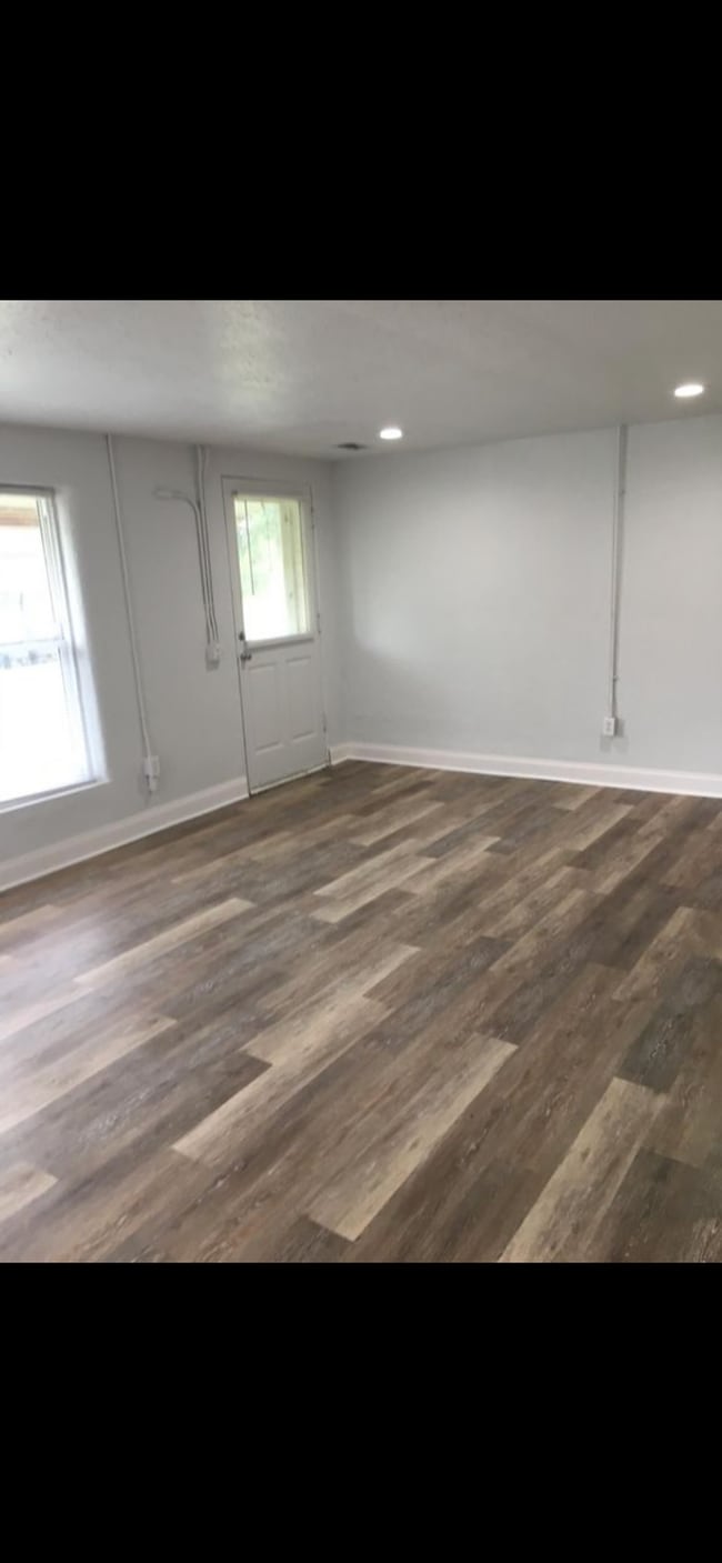 Den - 707 S Lexington St