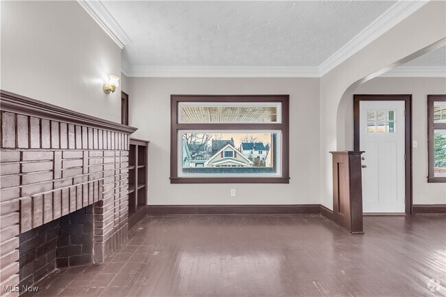 Building Photo - 4929 E 109th St Unit 2/UP Rental