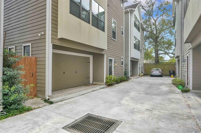 Photo - 910 W 20th St Casa