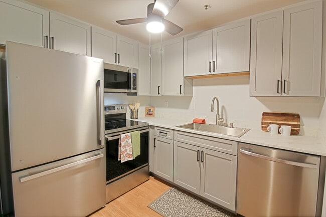 Building Photo - 285 Hildred Dr Unit 285