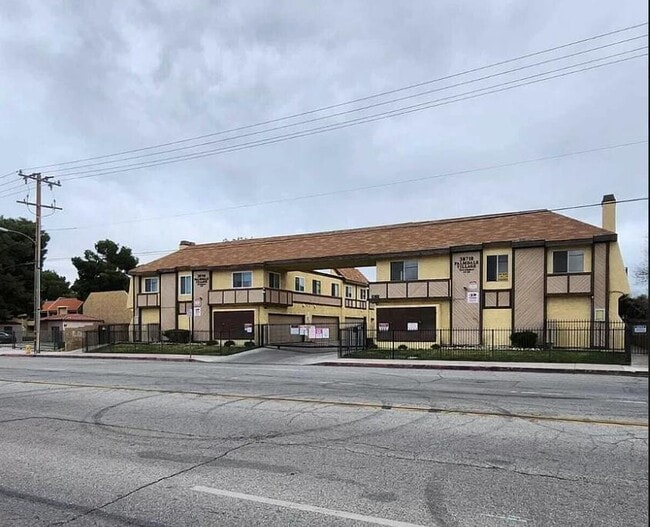 Building Photo - 38710 10th St E Rental