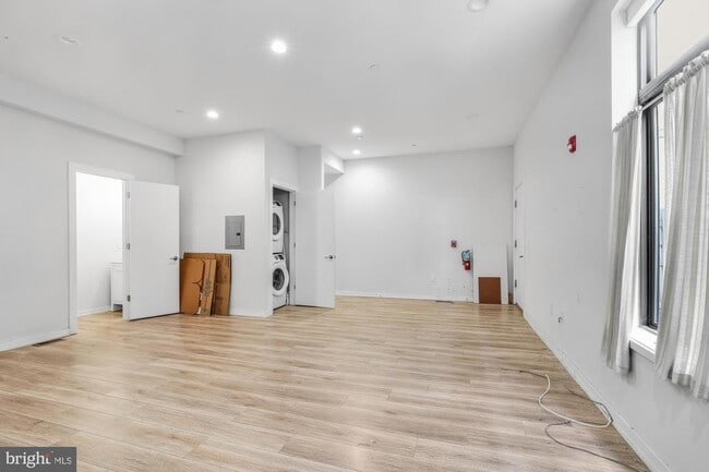 Building Photo - 385 Martin St Unit 1R Rental