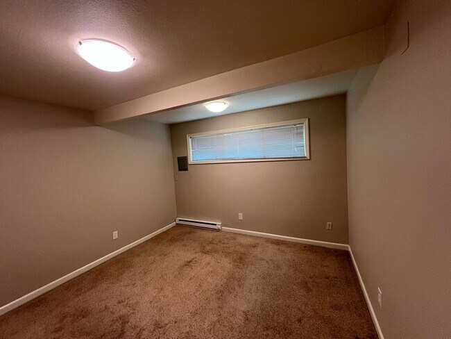 Photo - RICHMOND ONE BEDROOM AVAILABLE FOR IMMEDIATE MOVE-IN - SEE LISTING FOR SPECIALS! Unidad 3036 SE Tibbetts St -  3