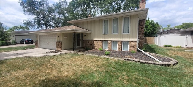 Photo - 9536 Elmwood Dr House