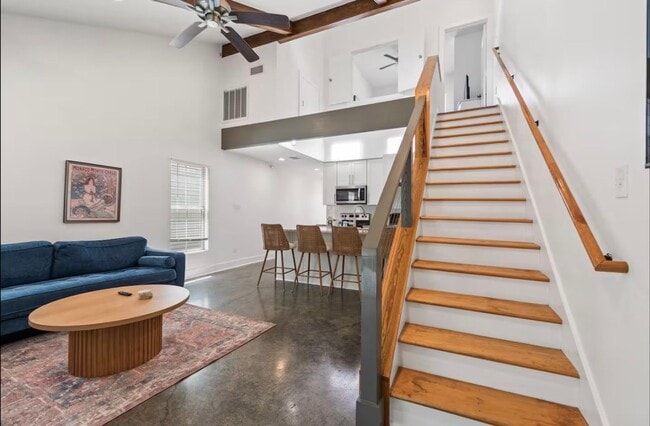 Building Photo - FOR RENT in LAFAYETTE!