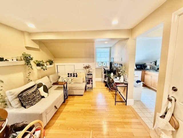 Building Photo - 10 Derne St Unit 5