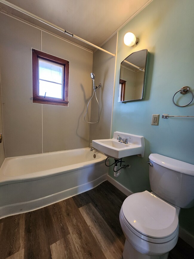 Photo - 815 East Ave S