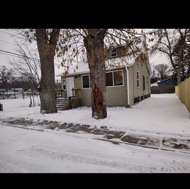 Building Photo - 316 N Oak St Rental