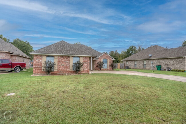 Photo - 220 Sherwood Dr