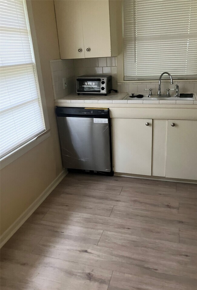 Photo - 4046 Woodfin St