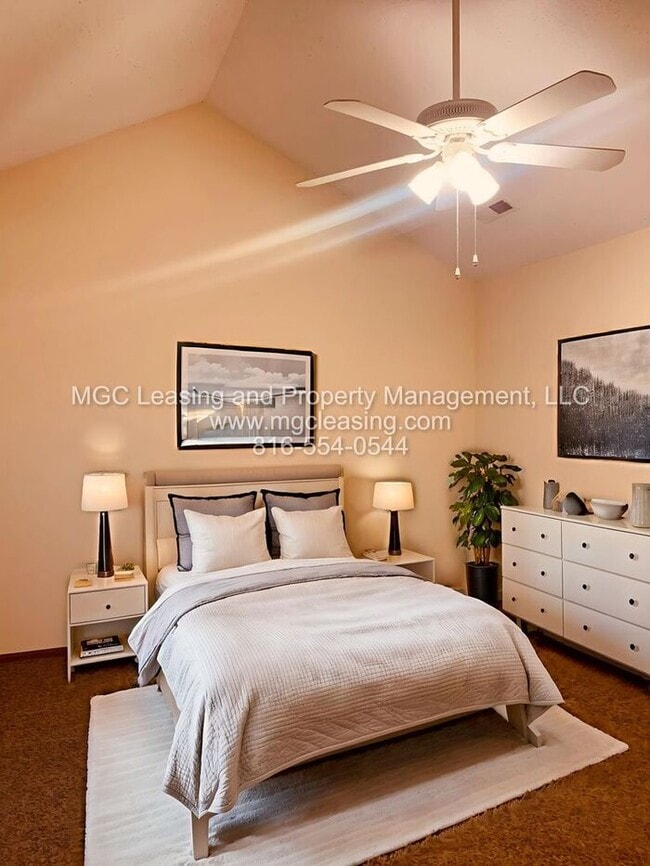 Photo - Spacious Lee's Summit Townhome- Sign a 15-...