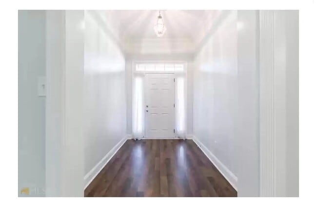 Photo - 211 Gray Fox Xing