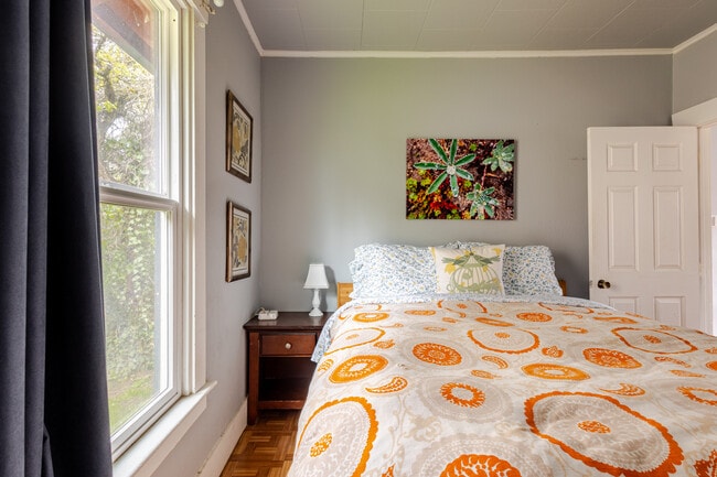 Photo - Charming 2-Bedroom Home Near Downtown Bellingham – Private Yard & Cozy Living