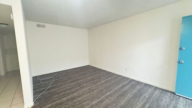 Photo - 7350 Pickering Ave