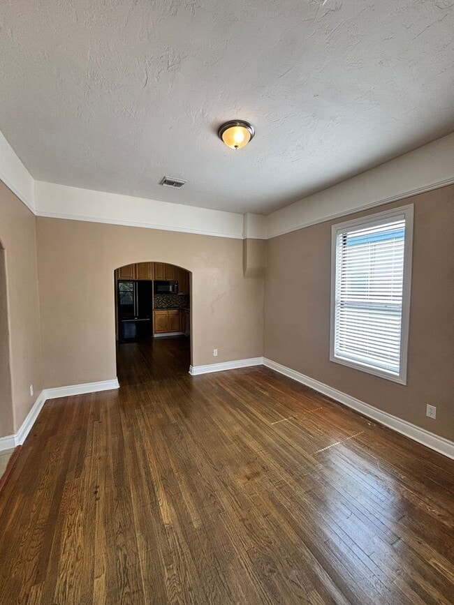 242 N 2nd Ave