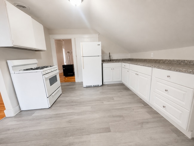 Building Photo - 43-47 Van Den Noort Street Unit 3