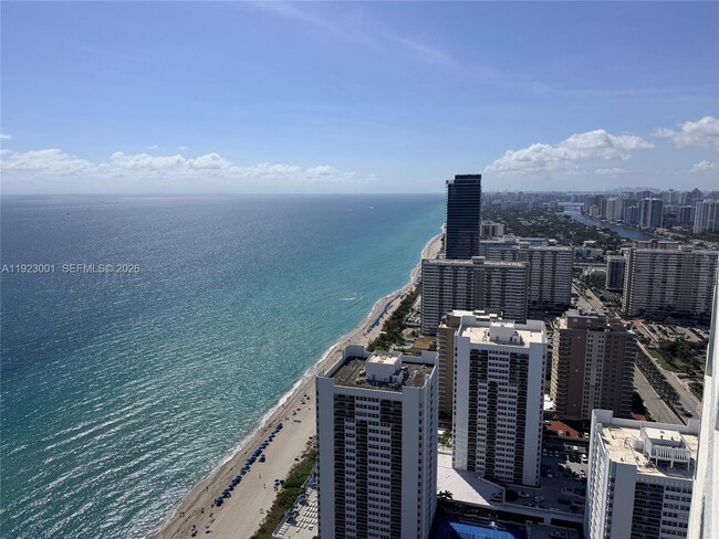 Building Photo - 1850 S Ocean Dr Unit PH4402