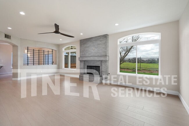 Photo - 5250 Fenton Way