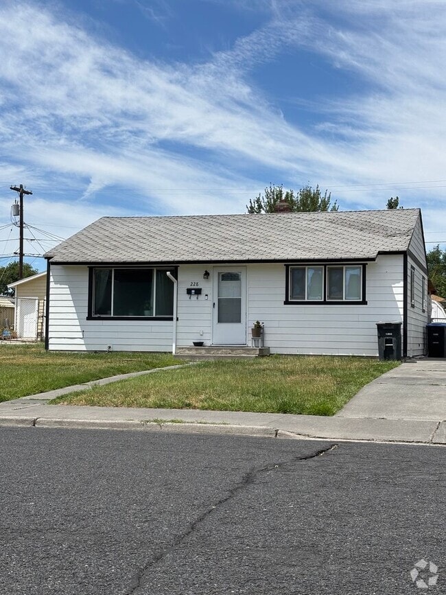 Building Photo - Cozy 2 bedroom 1 bath House!