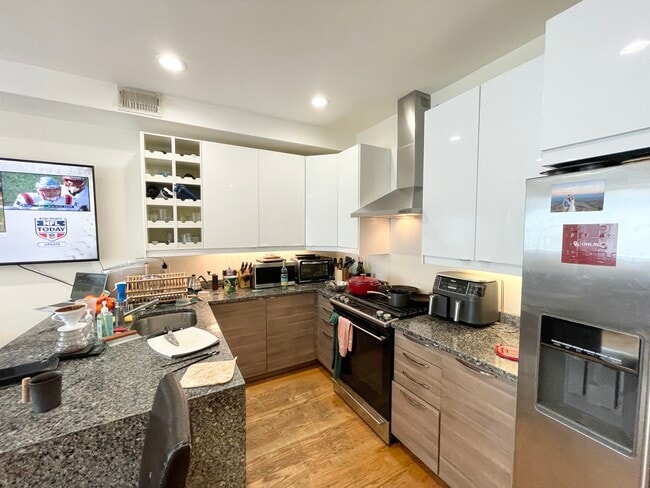Photo - 275 Dorchester St Unidad 1