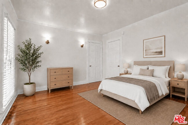 419 N Van Ness Ave