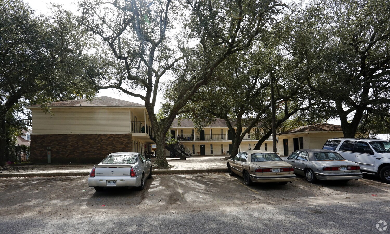 Photo - French Oaks Apartments