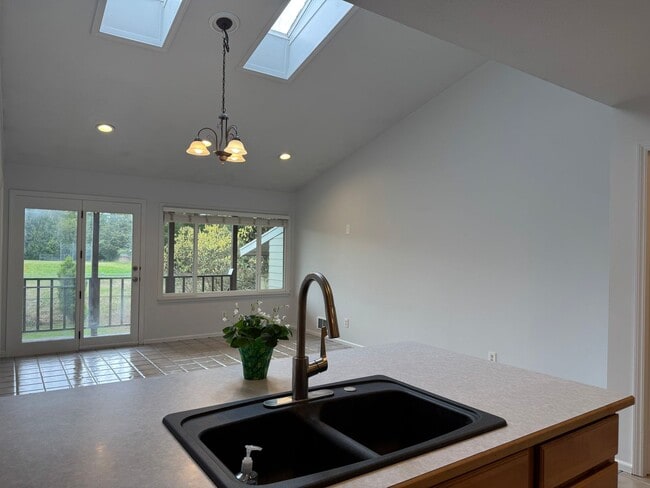 Building Photo - CLICK "REQUEST A TOUR" NOW!