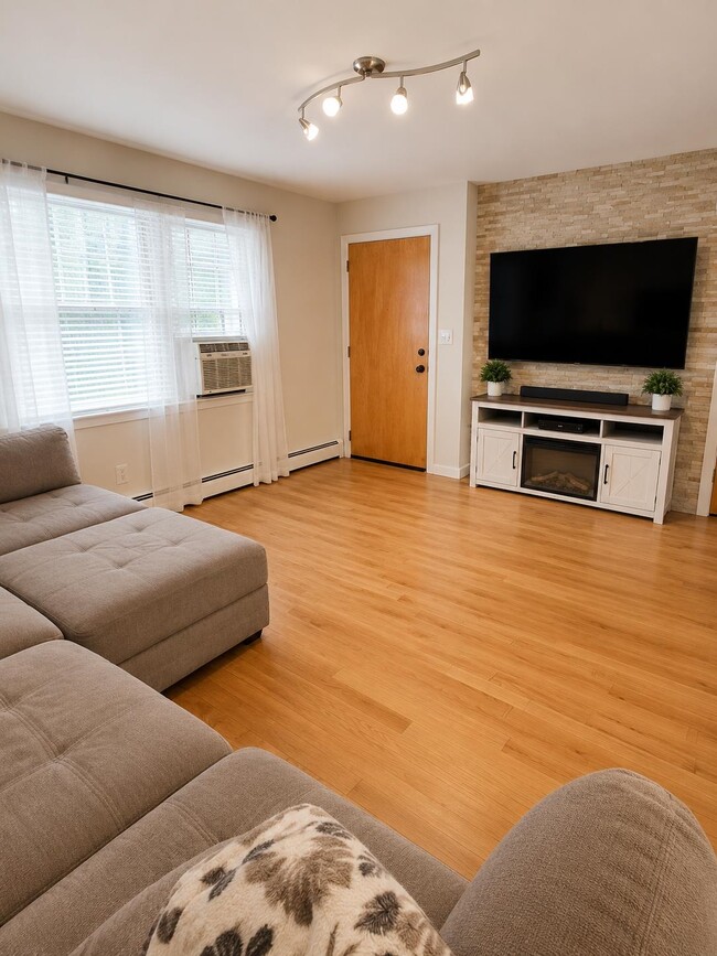 Photo - 177 W 51st St
