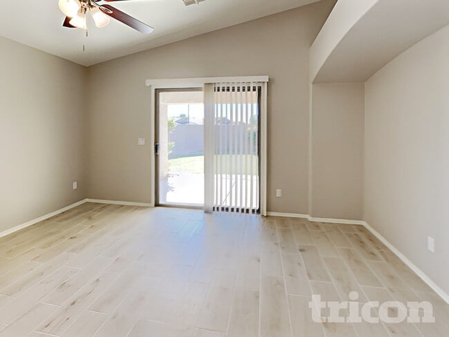 Photo - 21659 W Durango St