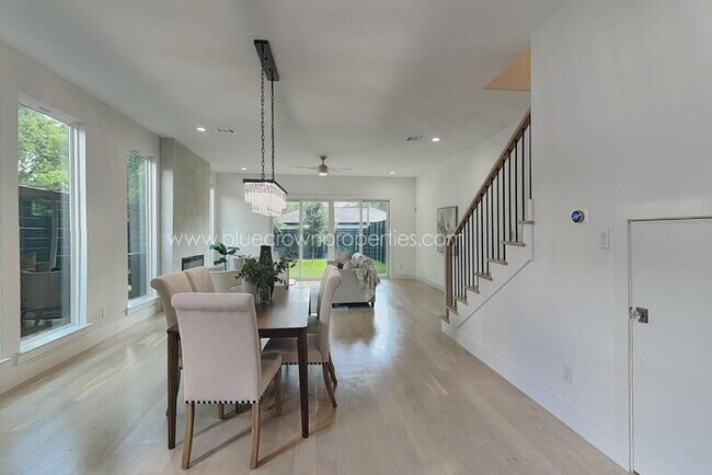 Photo - 807 S Glasgow Dr