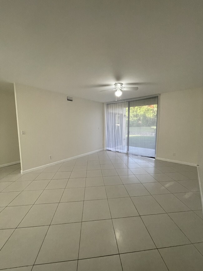 Photo - 5661 Riverside Dr Unidad 101B7
