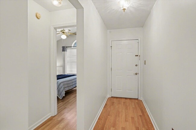 Photo - 2576 Yarmouth Ln