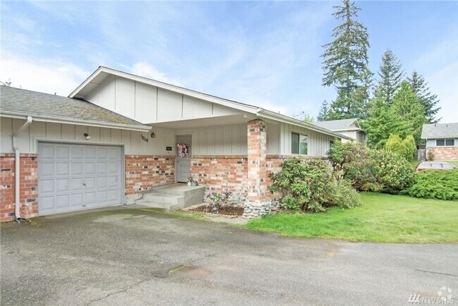 Building Photo - Emerald Ridge High School Duplex Rental