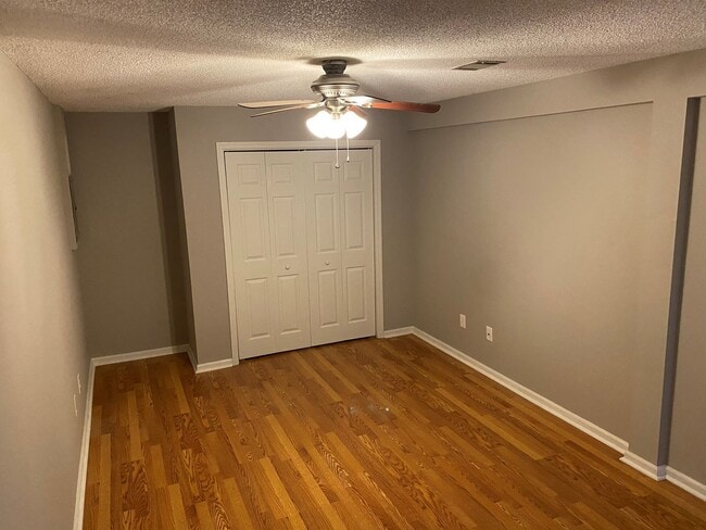 Photo - 301 Cambridgeshire Ct