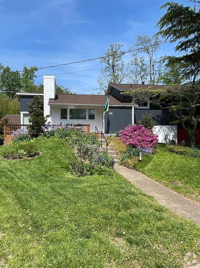 Building Photo - Bethesda Stunner Rental