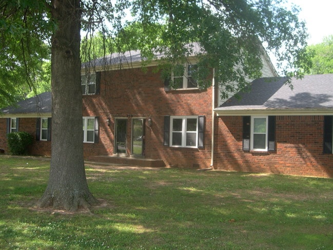 Building Photo - 319 Lake Farm Rd Unit A Rental
