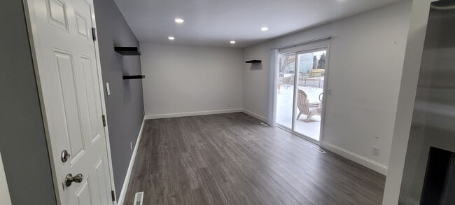 Photo - 996 Hawthorne Dr