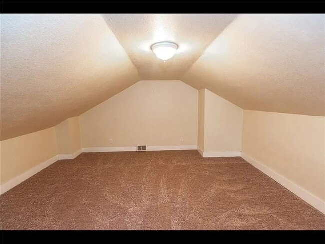 Photo - 3 bedroom - great location, central air, laundry.